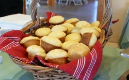 Fluffy Cornbread Muffins